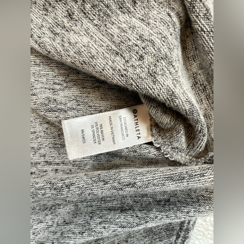 ATHLETA‎ Luxe Pose Long Sleeve Top Medium Gray Spaced Dye with Thumb Holes - Picture 7 of 9